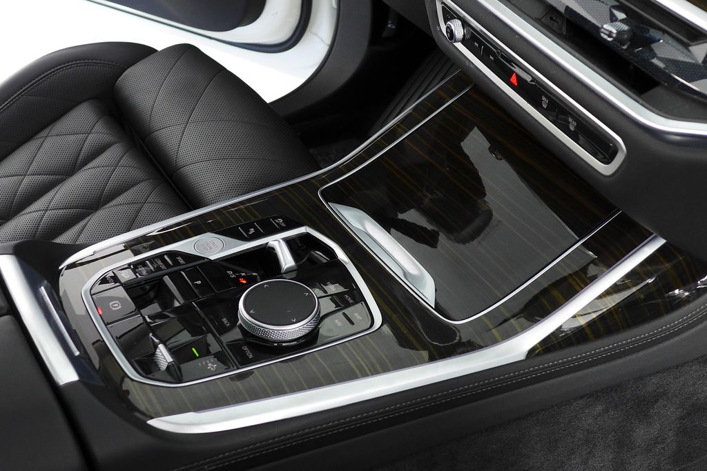 Thumbnail: 2024 BMW X7 - 16