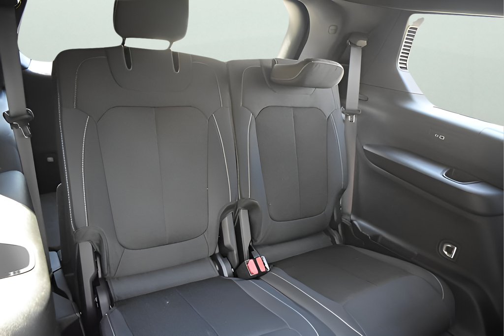 New Car 2025 Jeep Grand Cherokee L  Laredo For Sale In Austin, Texas