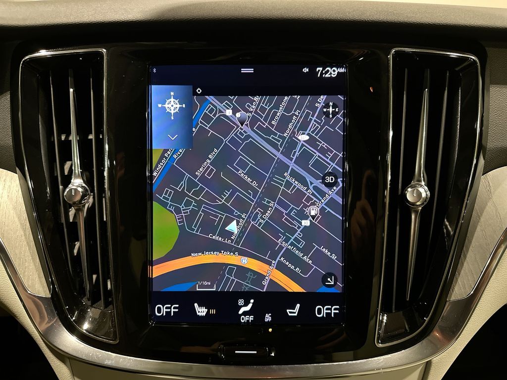 Thumbnail: 2022 Volvo S60 - 17