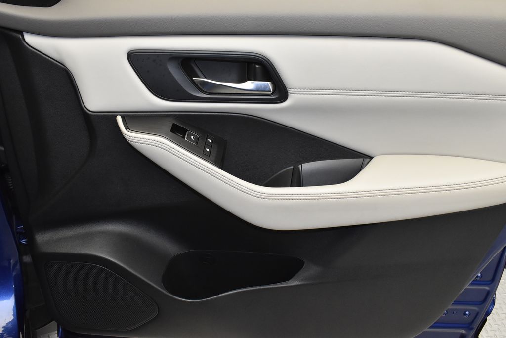 2022 Nissan Rogue SL 24