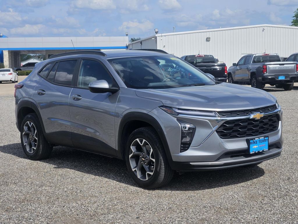 Sterling Gray Metallic 2025 Chevrolet Trax LT FWD SUV / Crossover Front-Wheel Drive 6-Speed Automatic