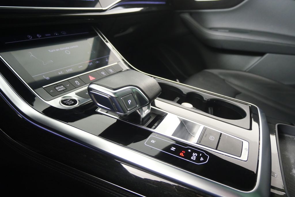 Thumbnail: 2023 Audi Q7 - 23