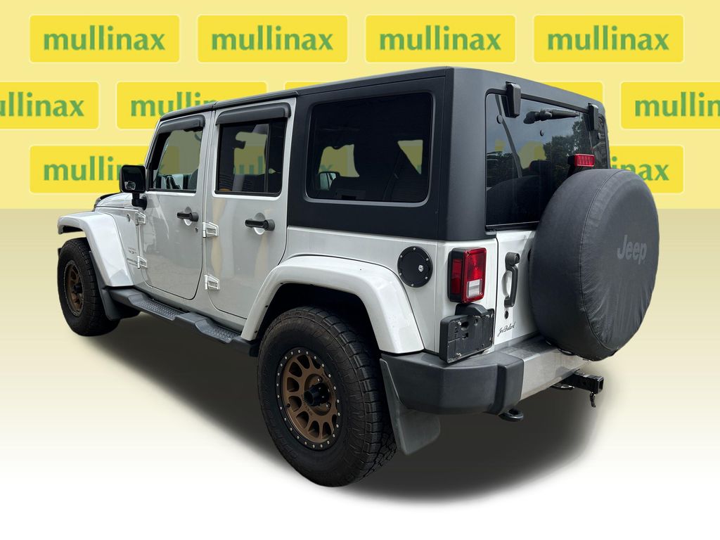 Used 2018 White Jeep Unlimited Sahara image 3