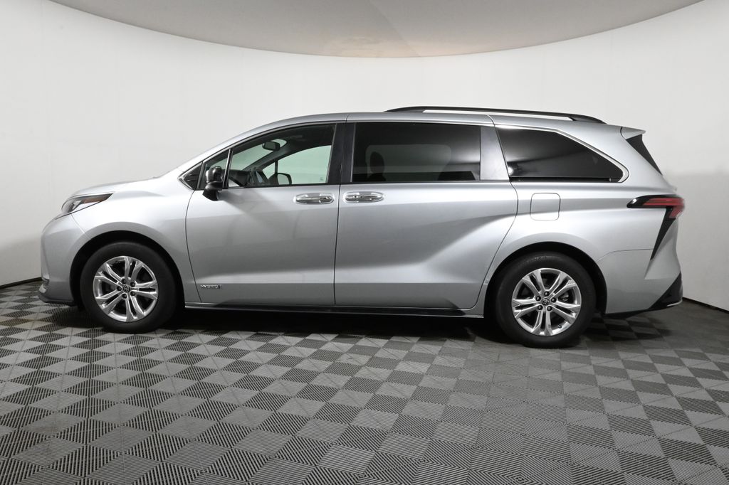 Thumbnail: 2021 Toyota Sienna - 2