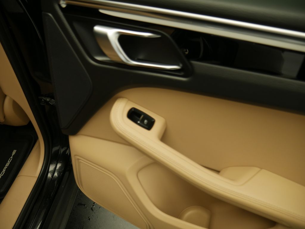 Thumbnail: 2023 Porsche Macan - 27