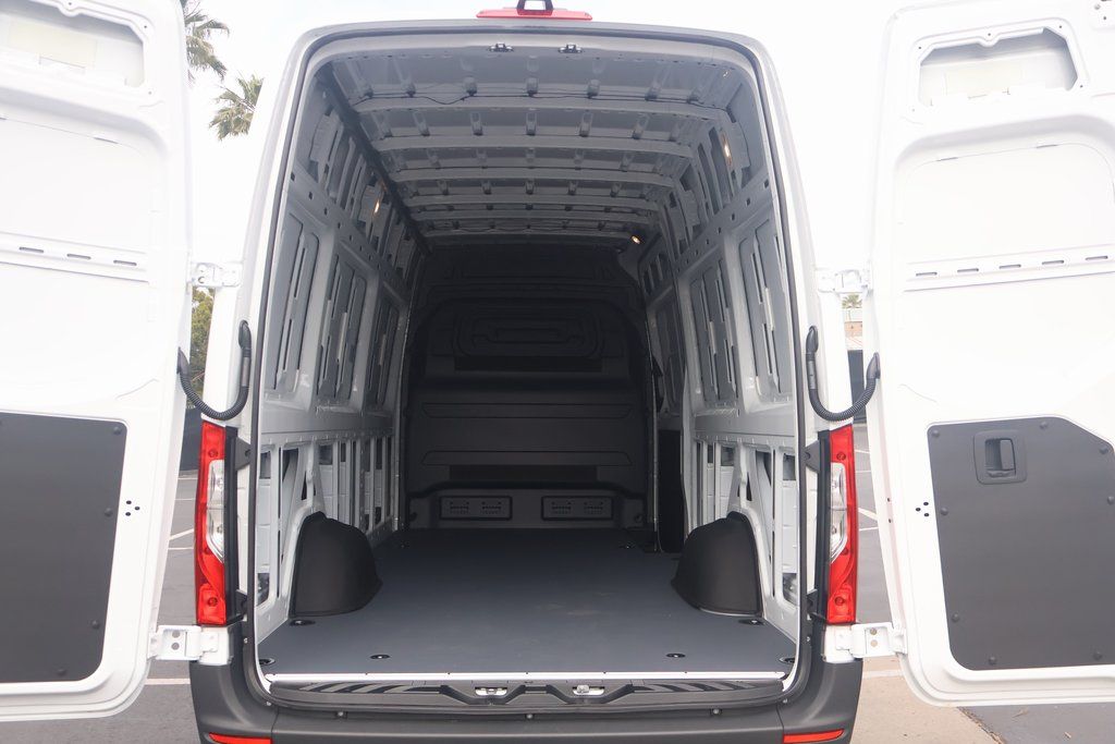 2024 Mercedes-Benz Sprinter 2500 7