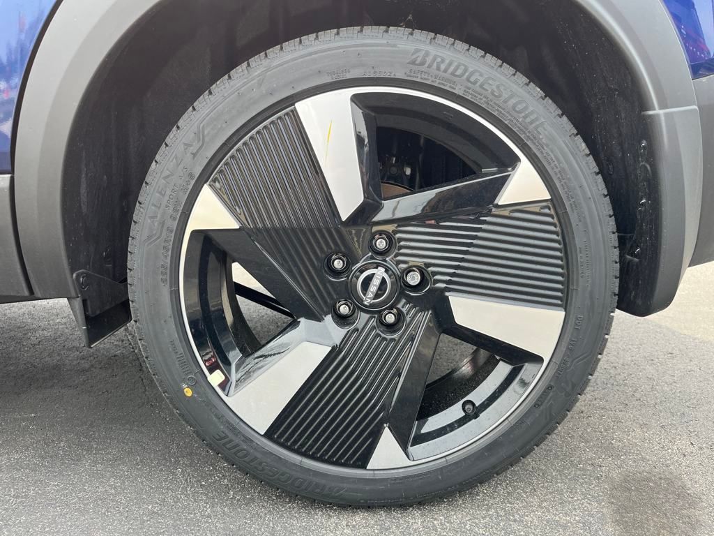 2025 Nissan Kicks SR photo