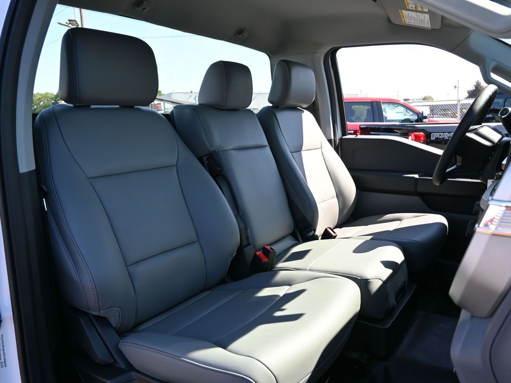 2025 Ford F-550 XL photo 18