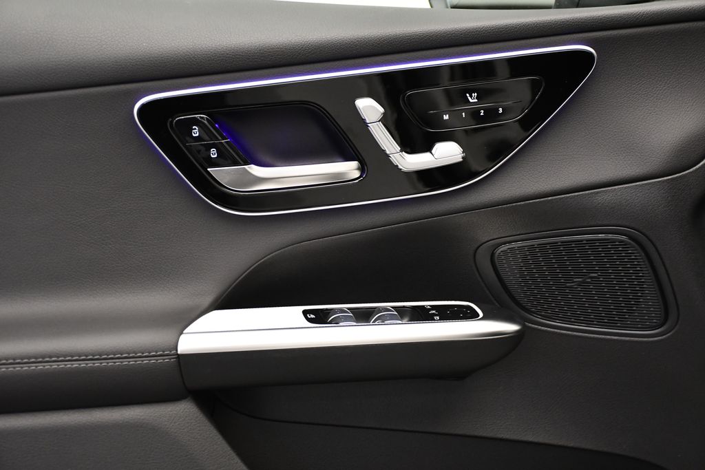 Thumbnail: 2025 Mercedes-Benz GLC - 30