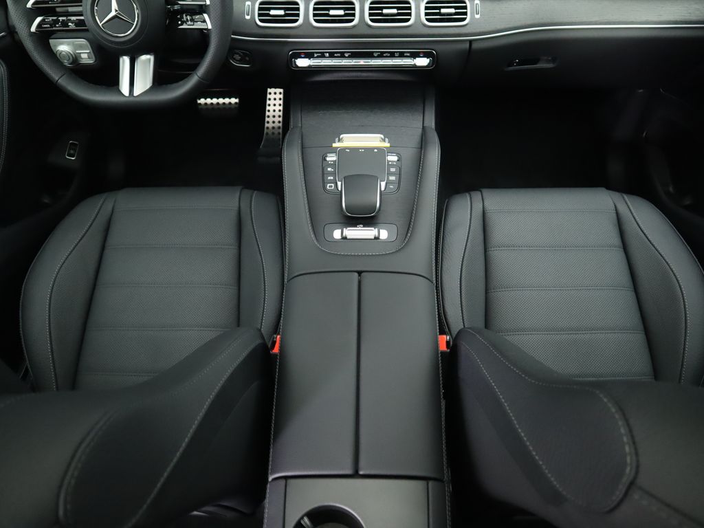 2025 Mercedes-Benz GLS 450 4MATIC 18