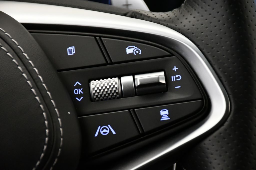 Thumbnail: 2025 Genesis GV70 - 25