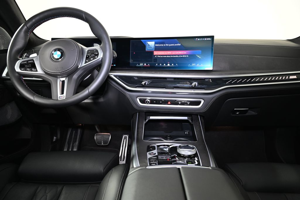 2025 BMW X7 M60i 17