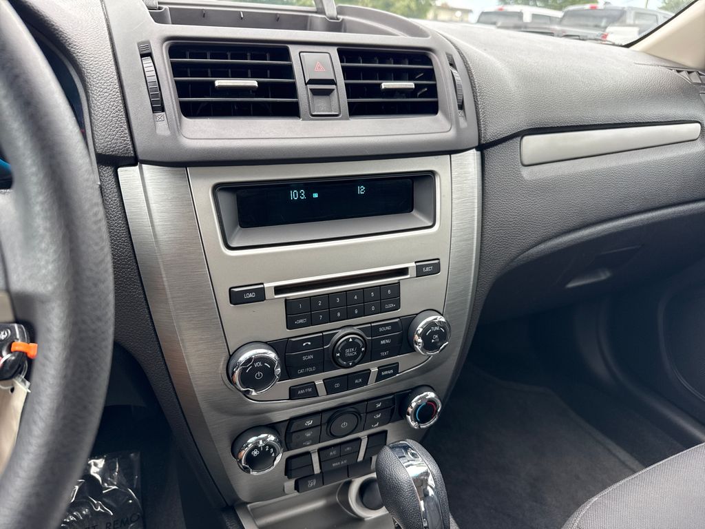 Used 2012 Blue Ford SE image 20