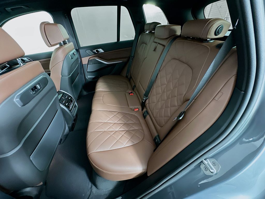 Thumbnail: 2026 BMW X5 - 17