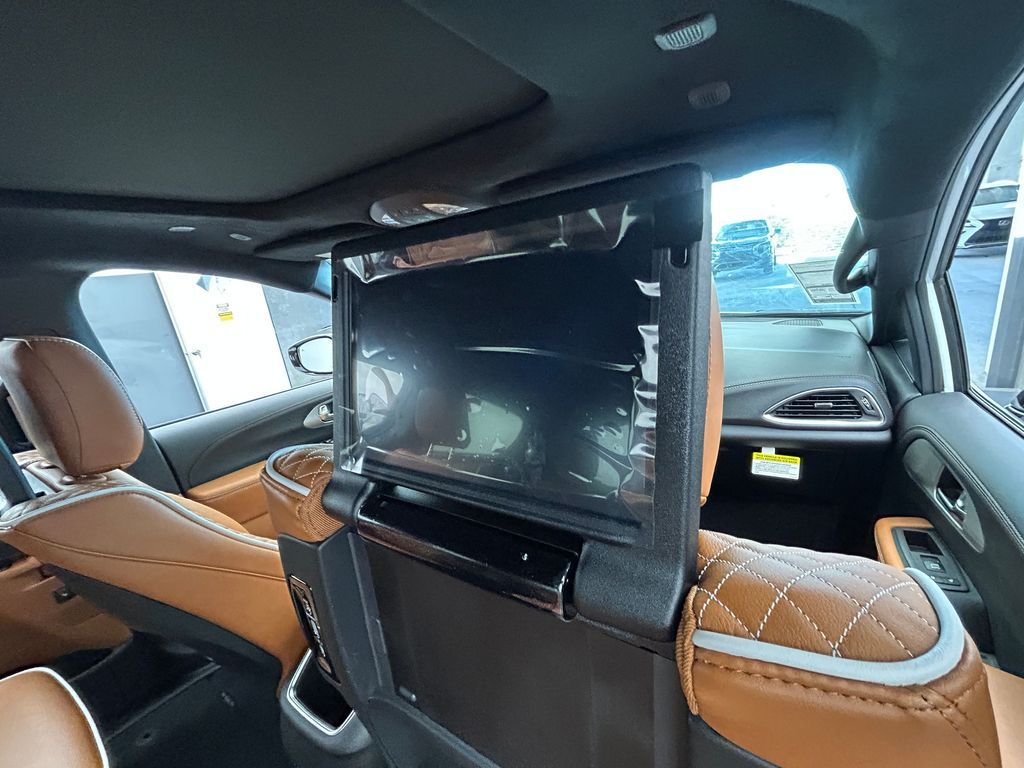 New 2026 Bright White Clearcoat Chrysler Pinnacle image 37