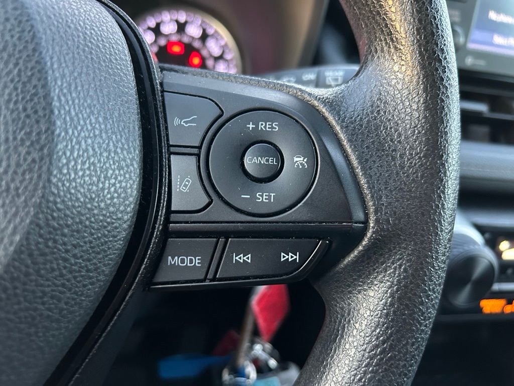 Thumbnail: 2022 Toyota RAV4 - 18