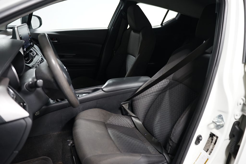 2021 Toyota C-HR LE 6