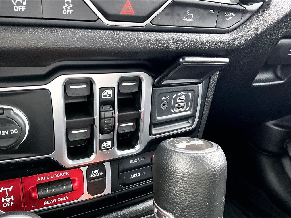 2024 Jeep Wrangler — photo 27