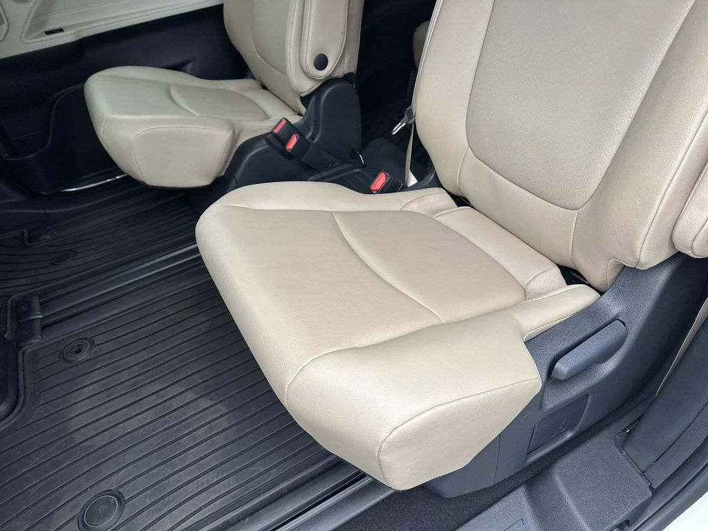 Thumbnail: 2024 Toyota Sienna - 31