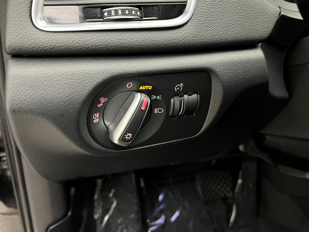 Thumbnail: 2016 Audi Q3 - 32