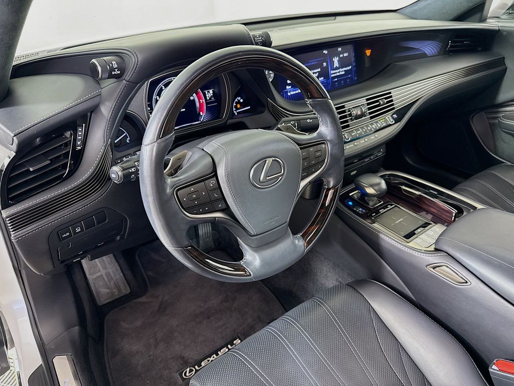 Thumbnail: 2019 Lexus LS - 9