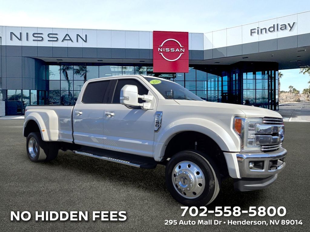White Platinum Clearcoat Metallic 2019 Ford F-450 Super Duty Pickup Truck Four-Wheel Drive 6-Speed Automatic