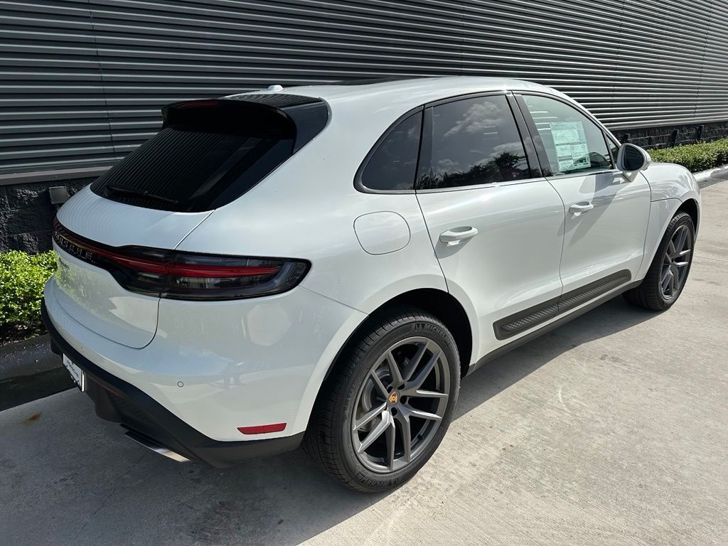 Thumbnail: 2026 Porsche Macan - 10
