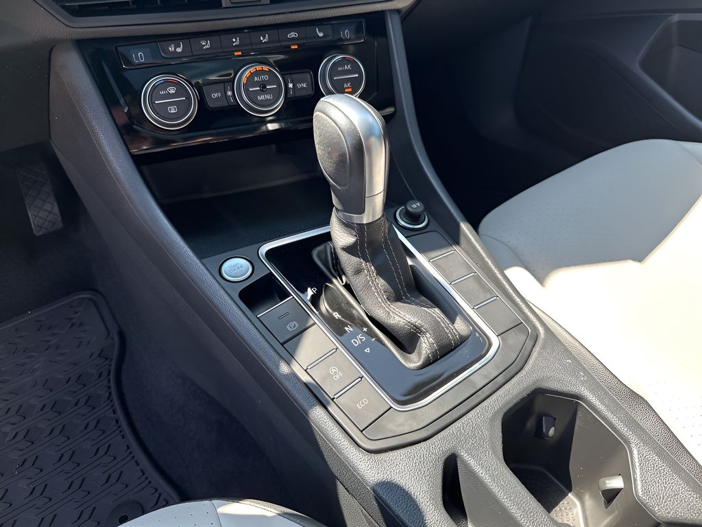 Used Car 2019 Volkswagen Jetta  R-line For Sale In Austin, Texas