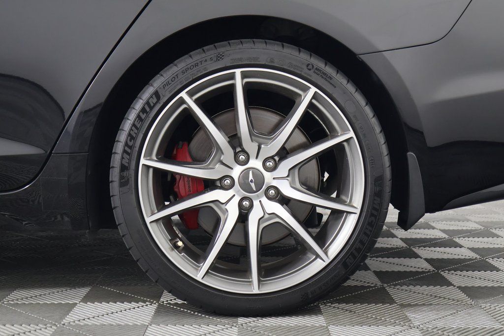 Thumbnail: 2019 Genesis G70 - 16