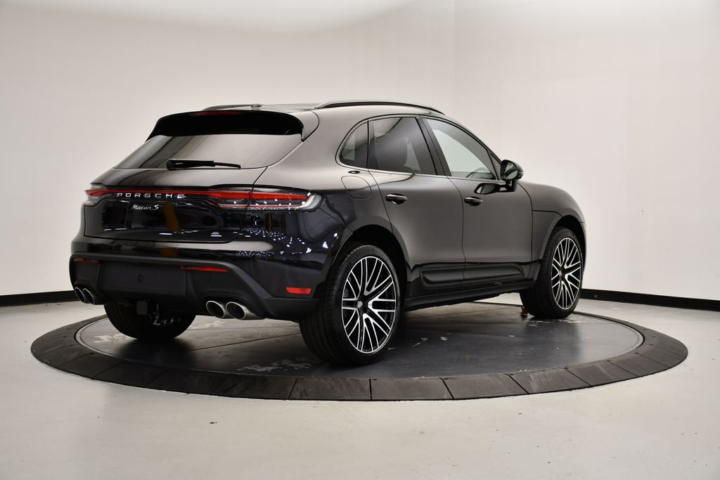 Thumbnail: 2026 Porsche Macan - 7