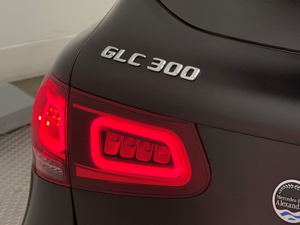 Thumbnail: 2022 Mercedes-Benz GLC - 18