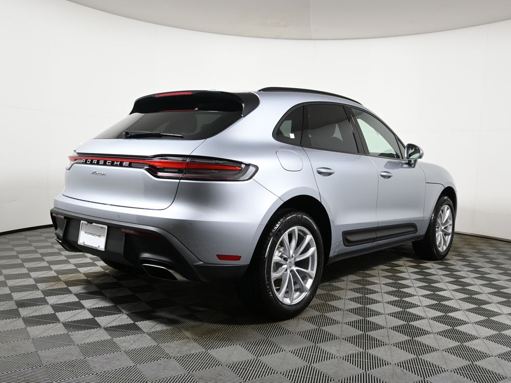 Thumbnail: 2026 Porsche Macan - 7