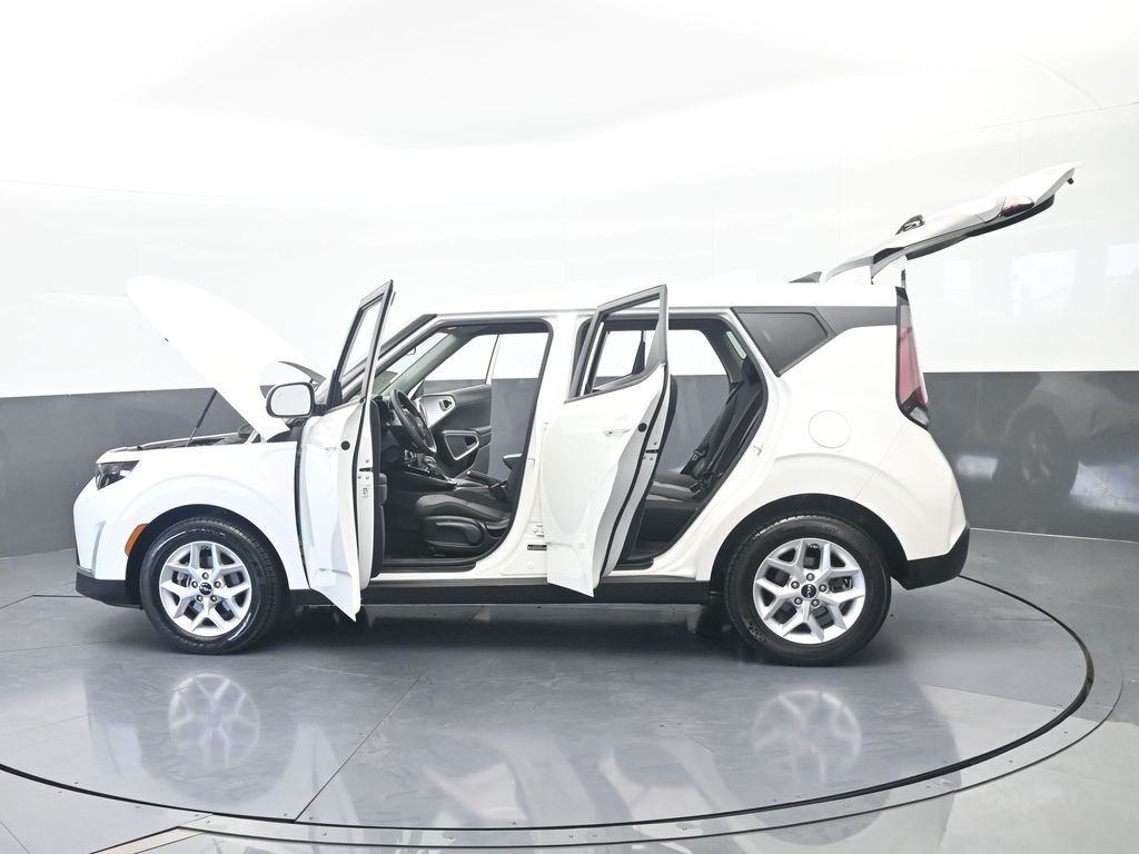 Used 2024 Snow White Pearl Kia LX image 69