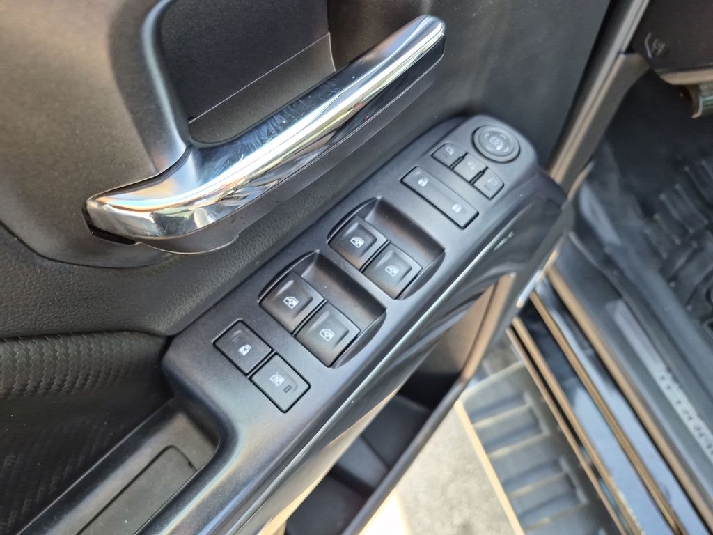 Used 2015 Black GMC SLT image 21