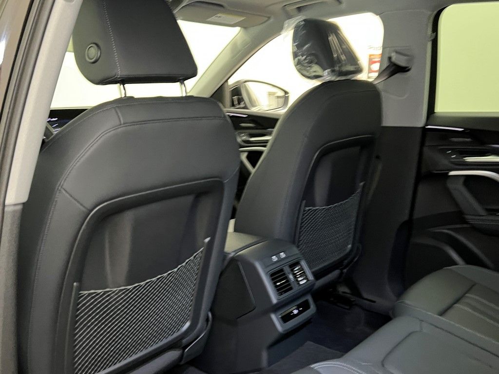 Thumbnail: 2025 Audi Q5 - 24