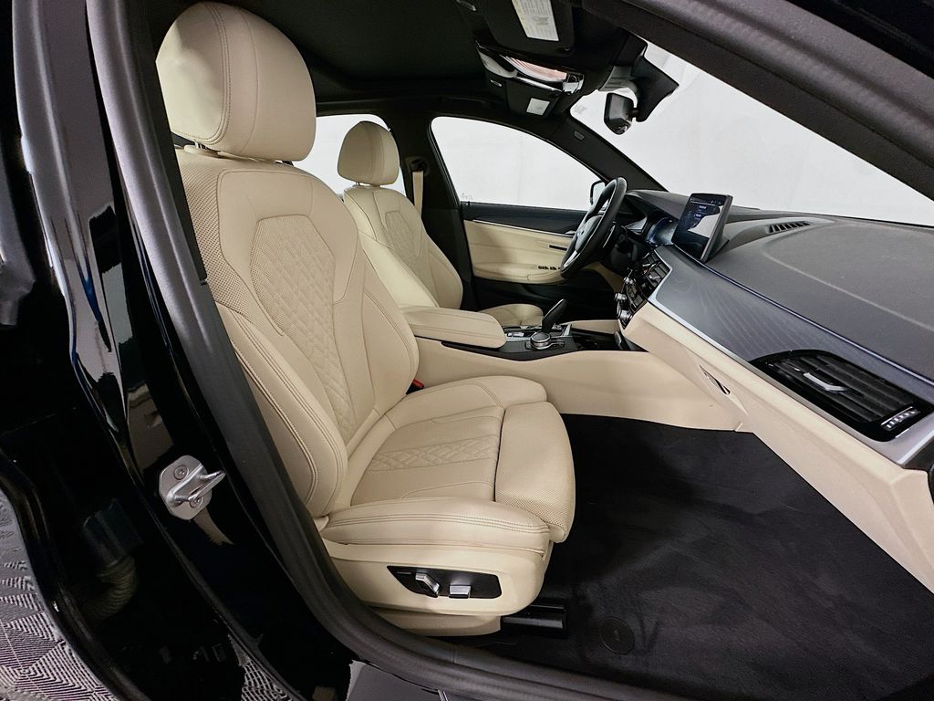 Thumbnail: 2023 BMW 5 Series - 29