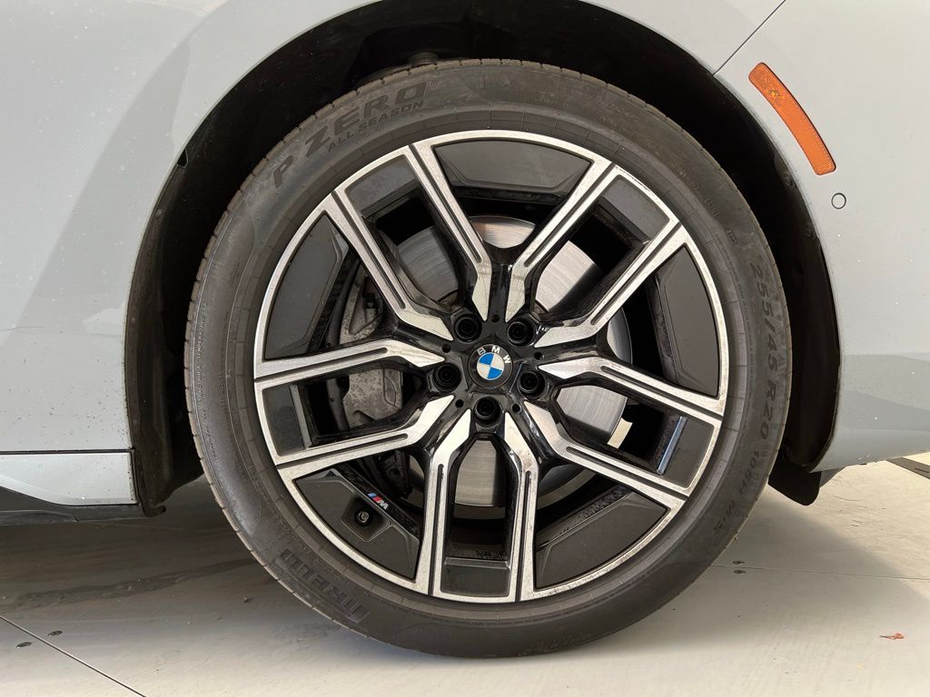 Thumbnail: 2024 BMW 7 Series - 12