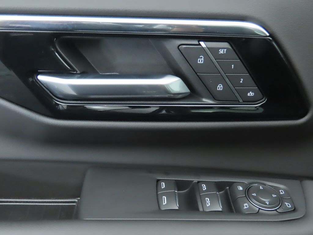 Thumbnail: 2025 Chevrolet Tahoe - 25