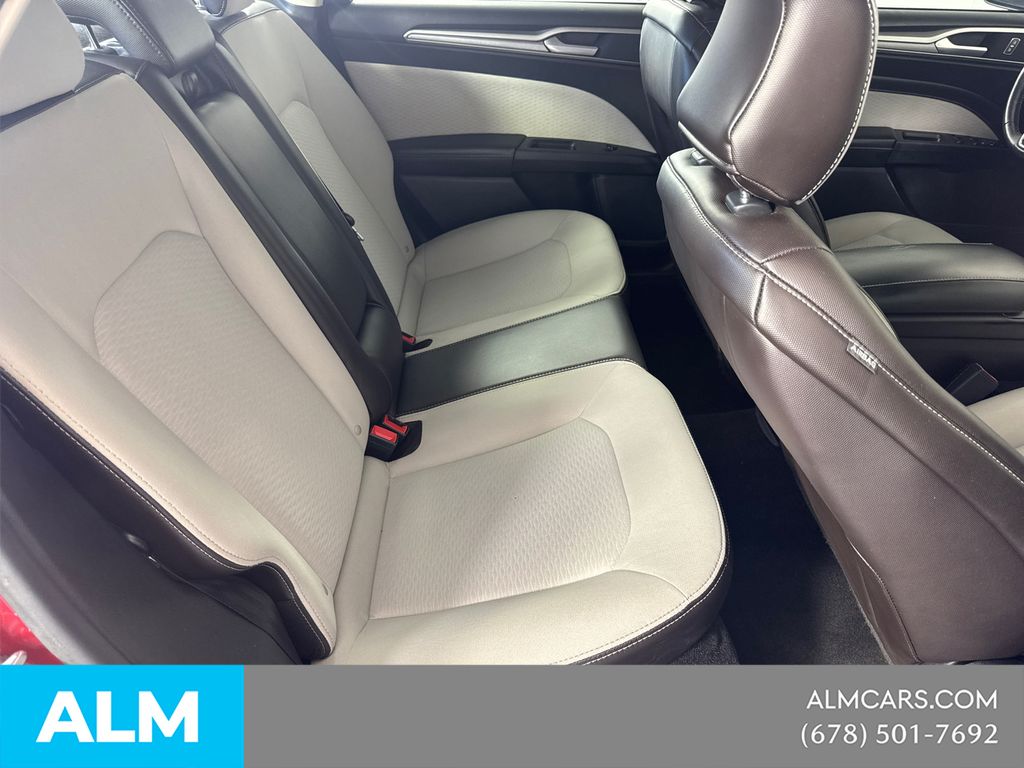 Used 2020 Red Ford SE image 18