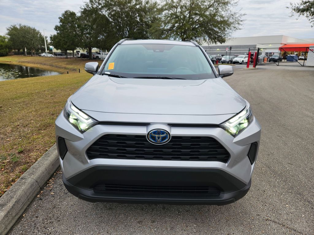 2024 Toyota RAV4 LE 8