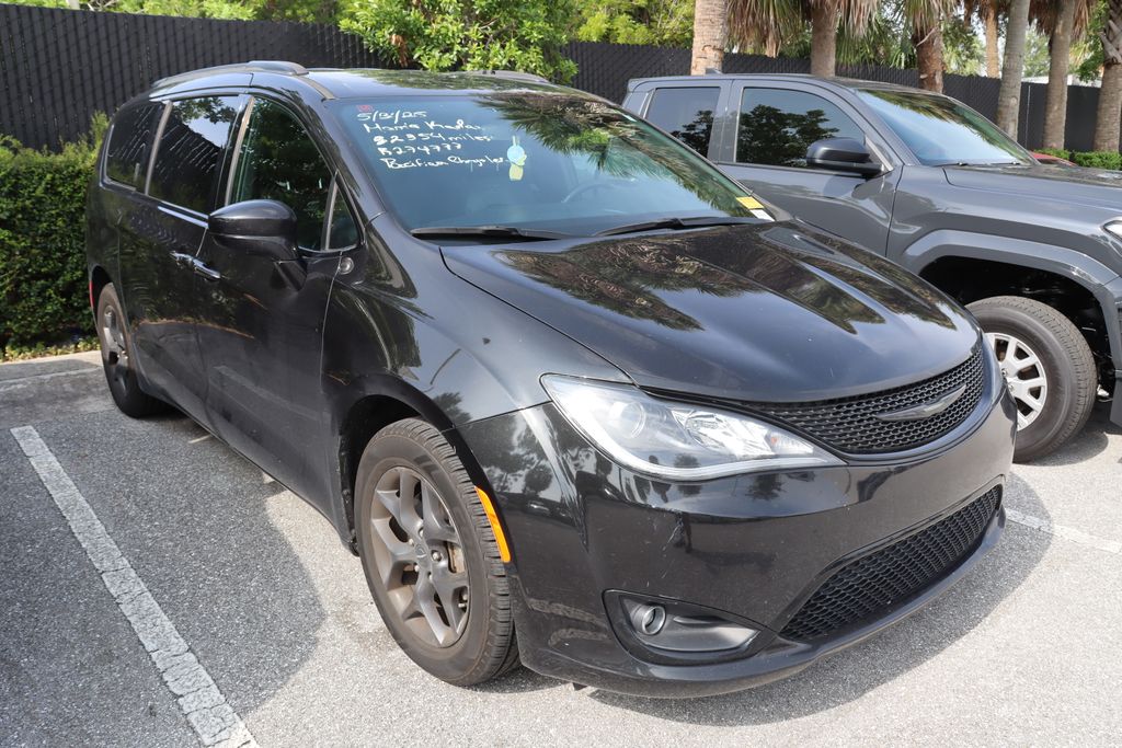 2020 Chrysler Pacifica Touring L 6