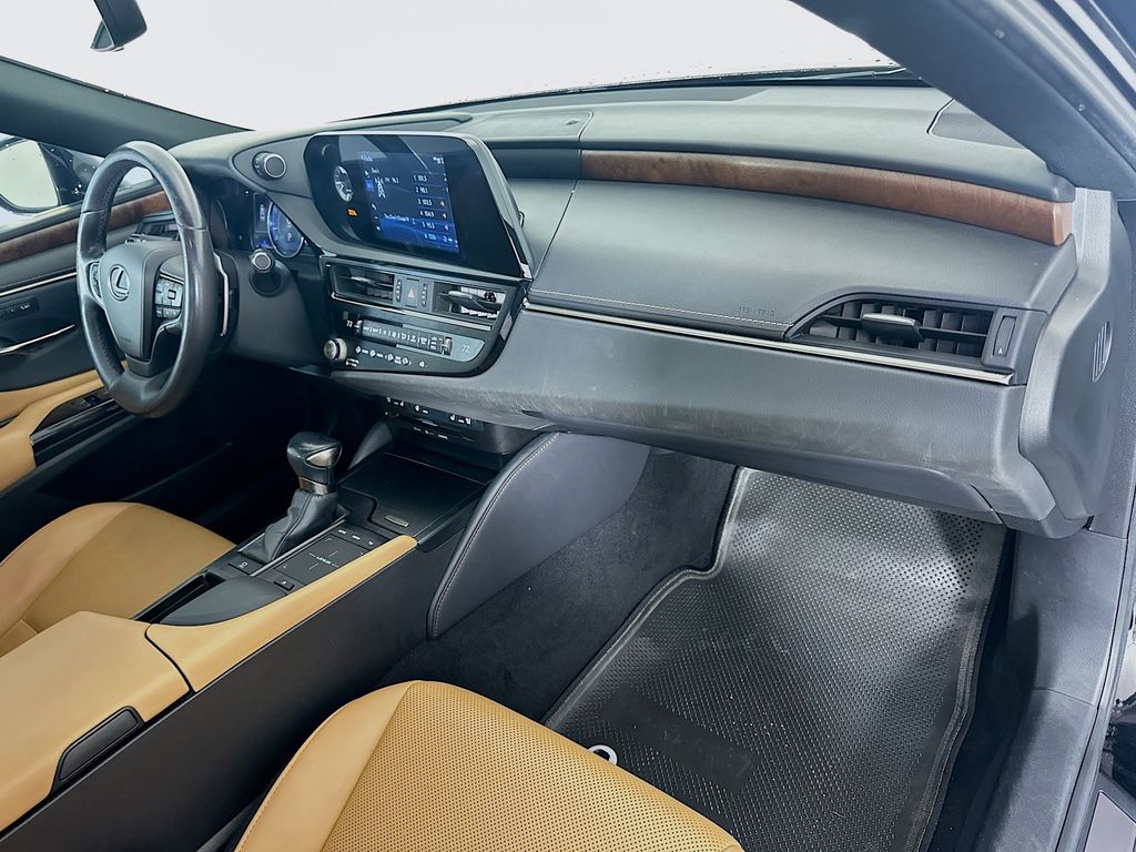 Thumbnail: 2022 Lexus ES - 29