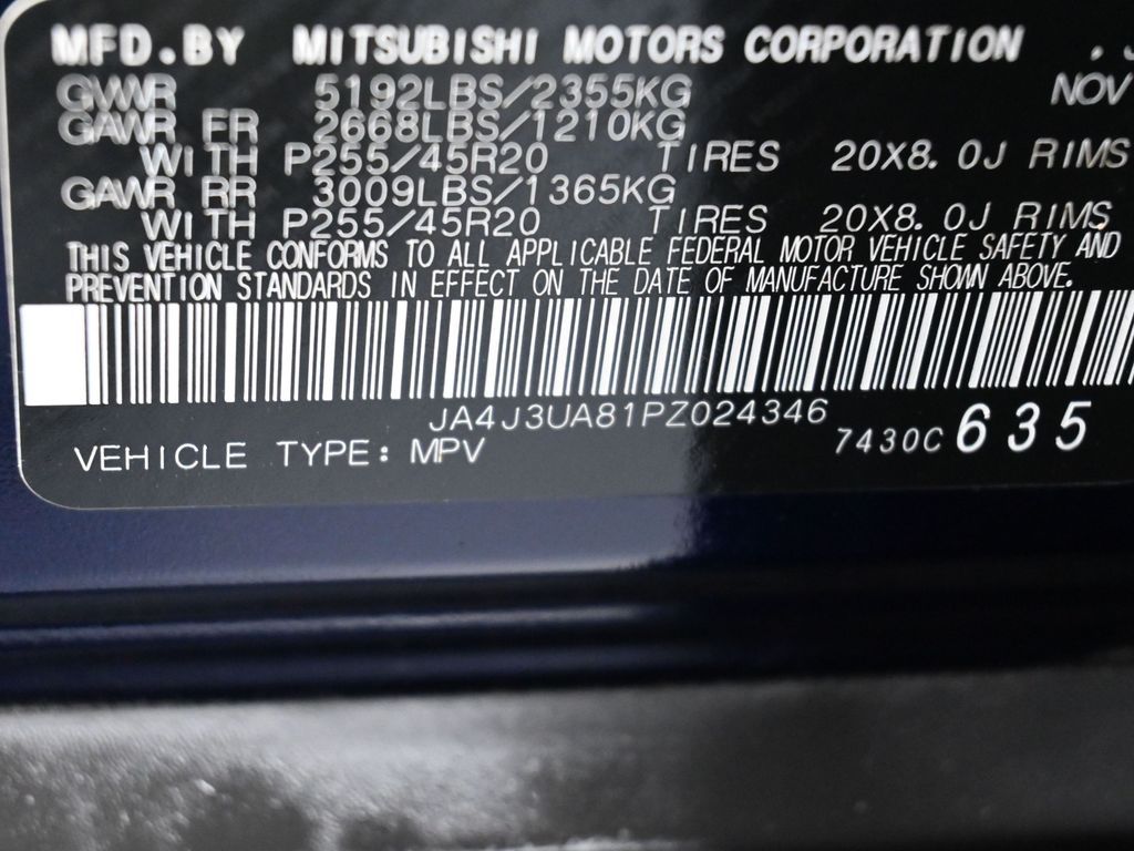 Used 2023 Cosmic Blue Metallic Mitsubishi SE Special Edition image 17