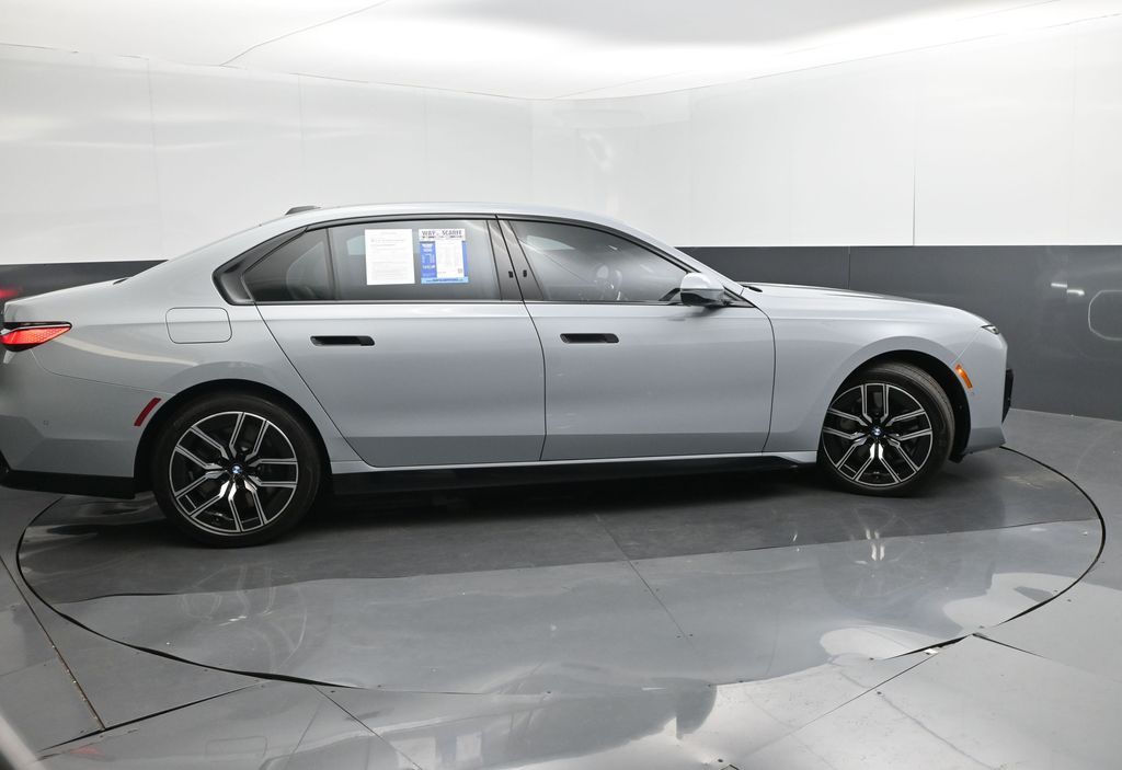 2024 BMW 760i xDrive