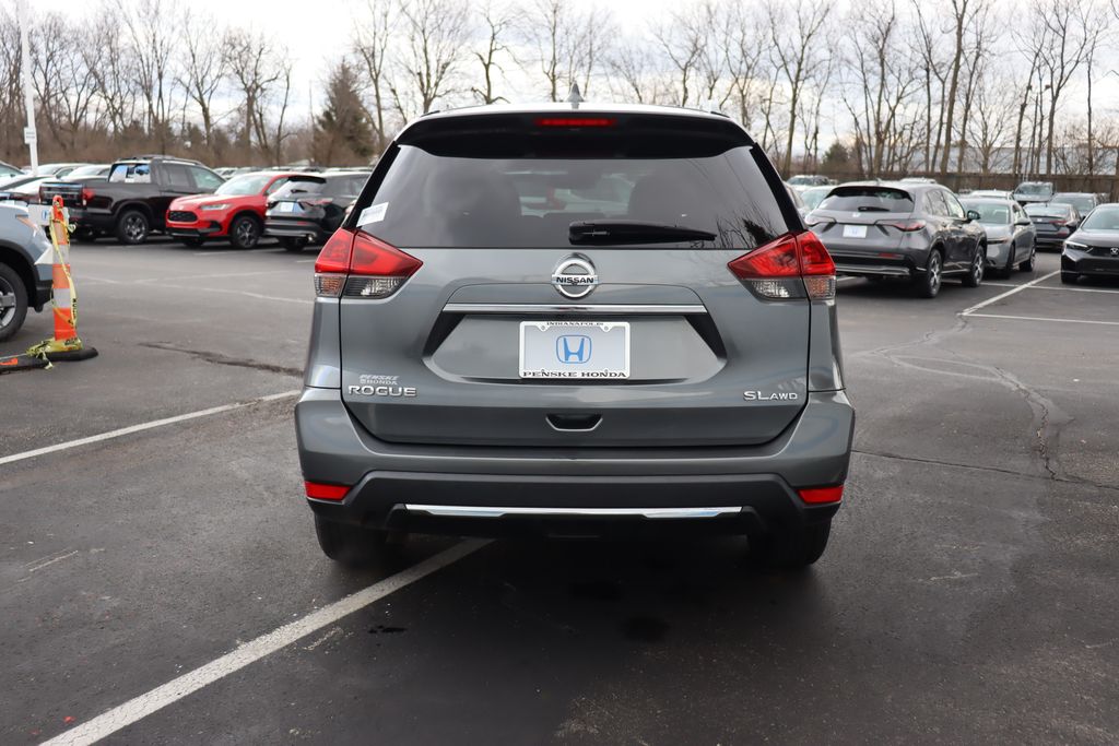 2018 Nissan Rogue SL 4