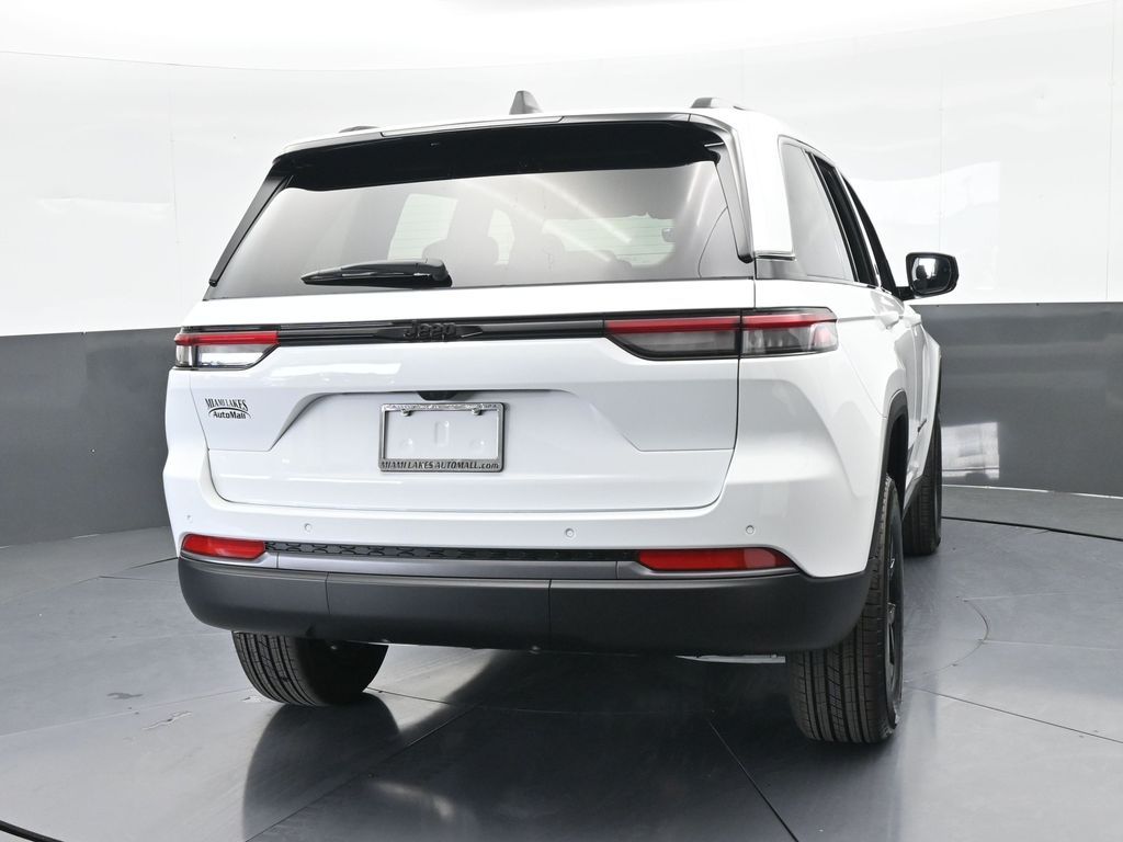 New 2026 Bright White Clearcoat Jeep Laredo image 5