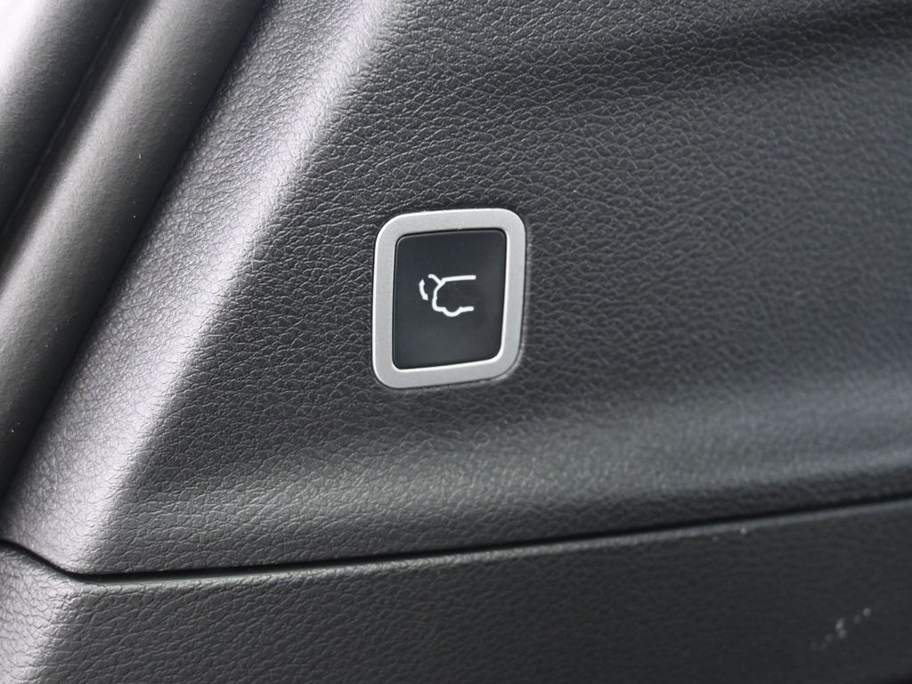 New 2026 Silver Mist Clearcoat Chrysler Select image 33