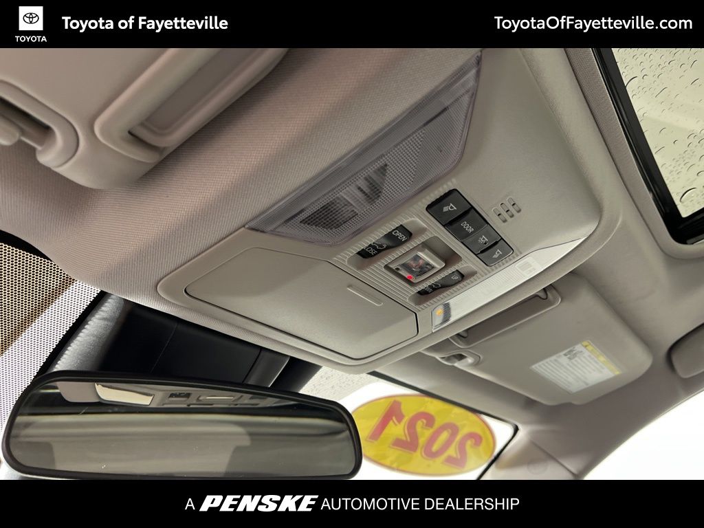 Thumbnail: 2021 Toyota RAV4 - 25