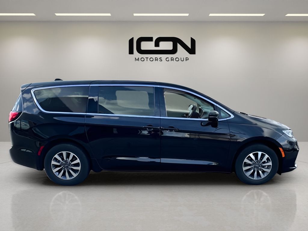 Used 2024 Chrysler Pacifica Hybrid Van