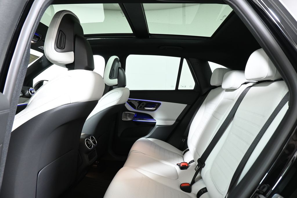2025 Mercedes-Benz GLC 300 24